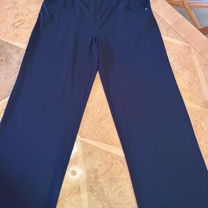 Black Feather-Weight Wide-Leg Essential Pant